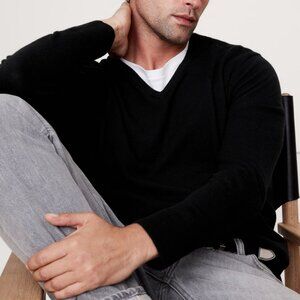 Banana Republic Men's Italian Merino Wool V-Neck Sweater Black M